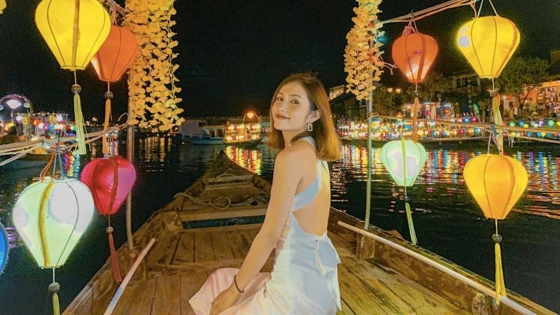 Gợi ý chọn trang phục du lịch Hội An vào buổi tối