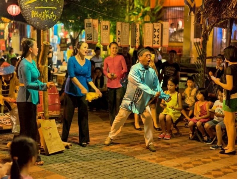 Hát bài chòi - màn biểu diễn Hội An du khách không thể bỏ lỡ 