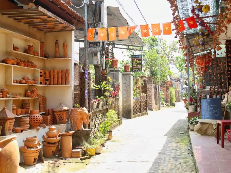 H&atilde;y đến thăm l&agrave;ng gốm Thanh H&agrave; nếu c&oacute; thời gian sau khi đ&atilde; xử l&yacute; c&ocirc;ng việc