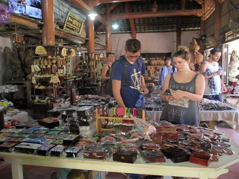 H&atilde;y l&agrave; một du kh&aacute;ch văn minh để g&oacute;p phần bảo tồn gi&aacute; trị truyền thống