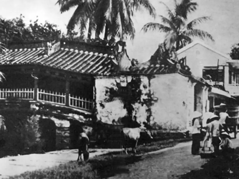 Hình ảnh cổ kính của chùa Cầu ngày xưa