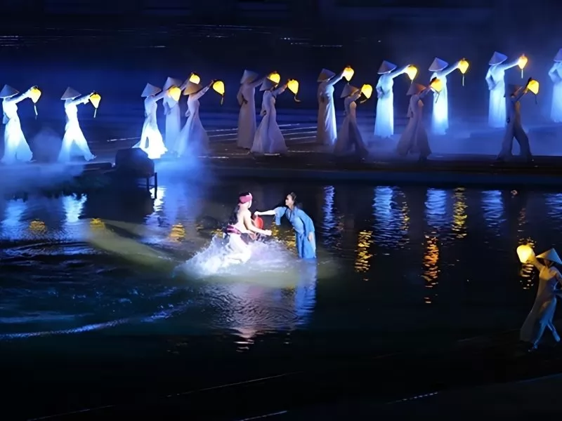 H&igrave;nh ảnh đ&egrave;n lồng được sử dụng xuy&ecirc;n suốt m&agrave;n Đ&egrave;n v&agrave; Biển