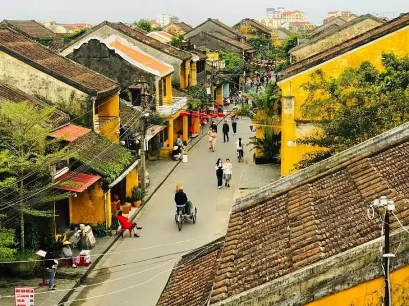 H&igrave;nh ảnh y&ecirc;n b&igrave;nh của con đường Trần Ph&uacute; nh&igrave;n từ tr&ecirc;n cao