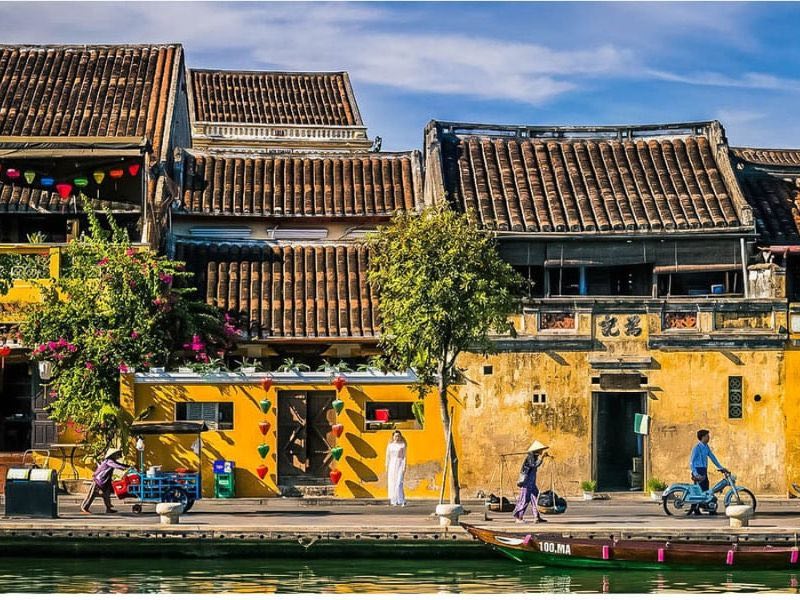 Hội An được tô điểm bởi những bức tường vàng đặc trưng
