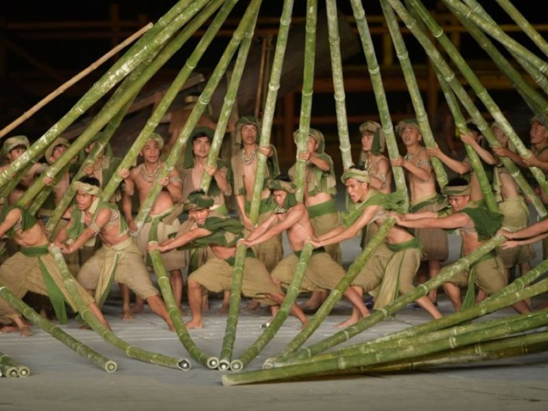 The traditional craft of the people here are portrayed in an artistic way