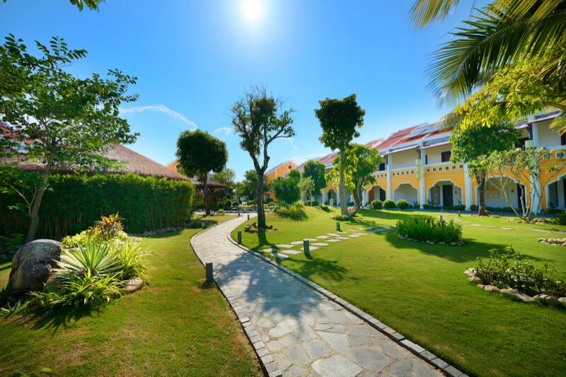 Hoi An Memories Resort & Spa với khuôn viên xanh tươi