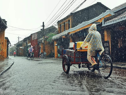 Góc phố Hội An dưới những cơn mưa