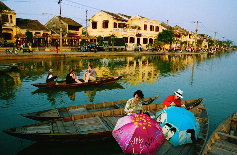 Di chuyển trên sông Hoài và khám phá cuộc sống xung quanh