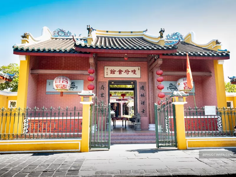 Hội qu&aacute;n Hải Nam l&agrave; điểm check-in Hội An cực đẹp m&agrave; bạn kh&ocirc;ng thể bỏ lỡ. 