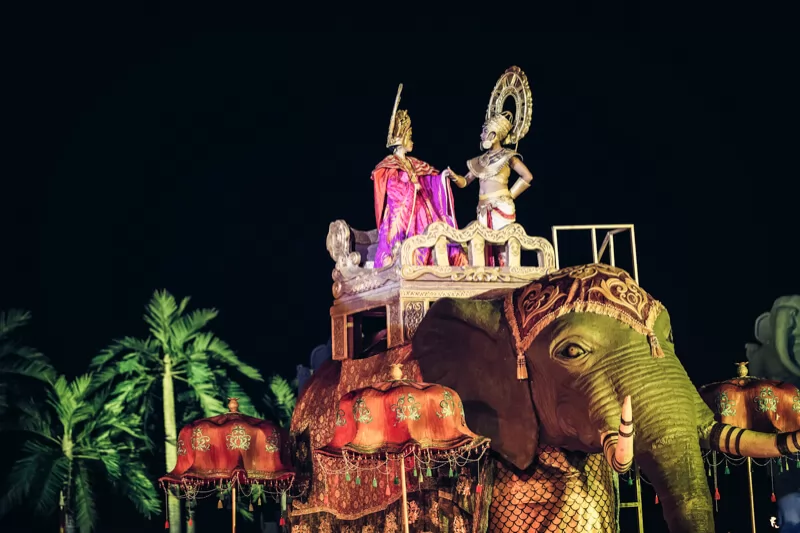 Act 2 recreates the wedding of Princess Huyen Tran and Champa King Che Man