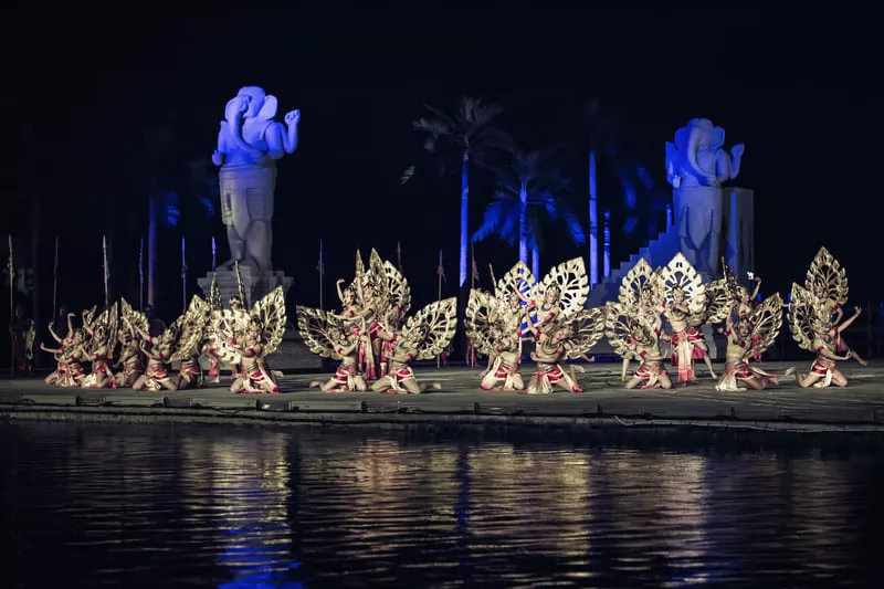 Lost in the traditional world with live shows at Hoi An Memories Land