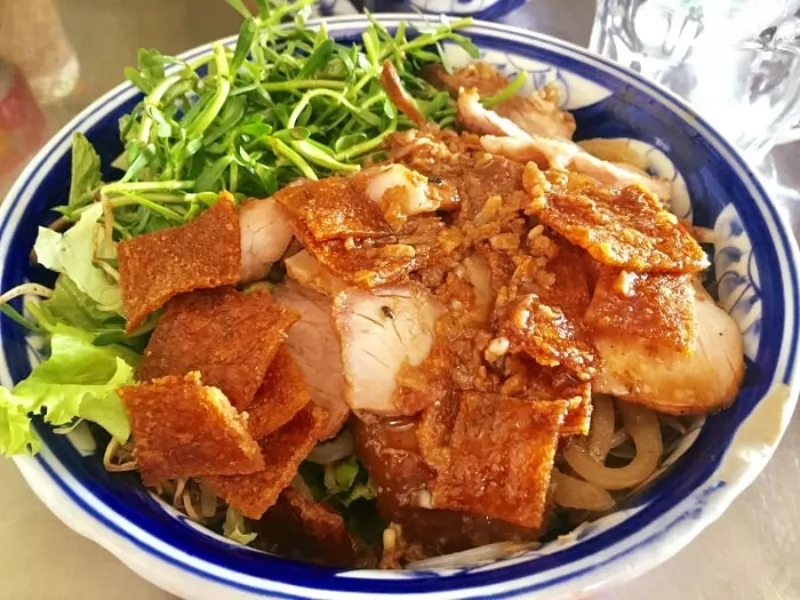 Hương vị đặc trưng thơm ngon dai gi&ograve;n ho&agrave; quyện trong sợi v&agrave; nước d&ugrave;ng của Cao Lầu&nbsp;