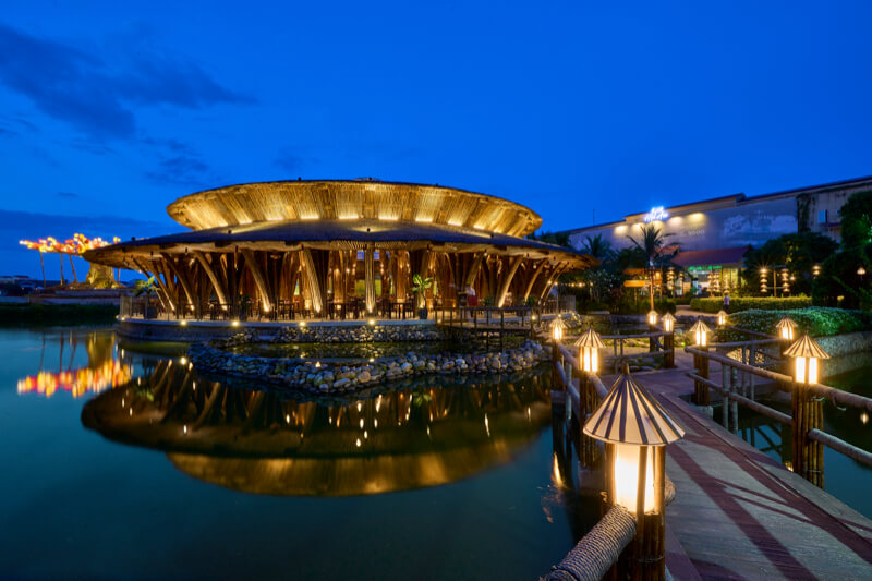 Enjoy Hoi An specialties at Non La restaurant