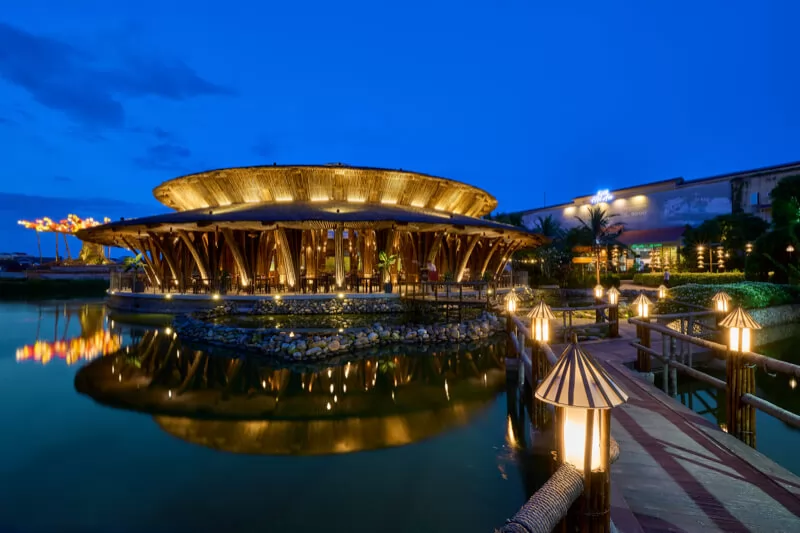 Enjoy Hoi An specialties at Non La restaurant