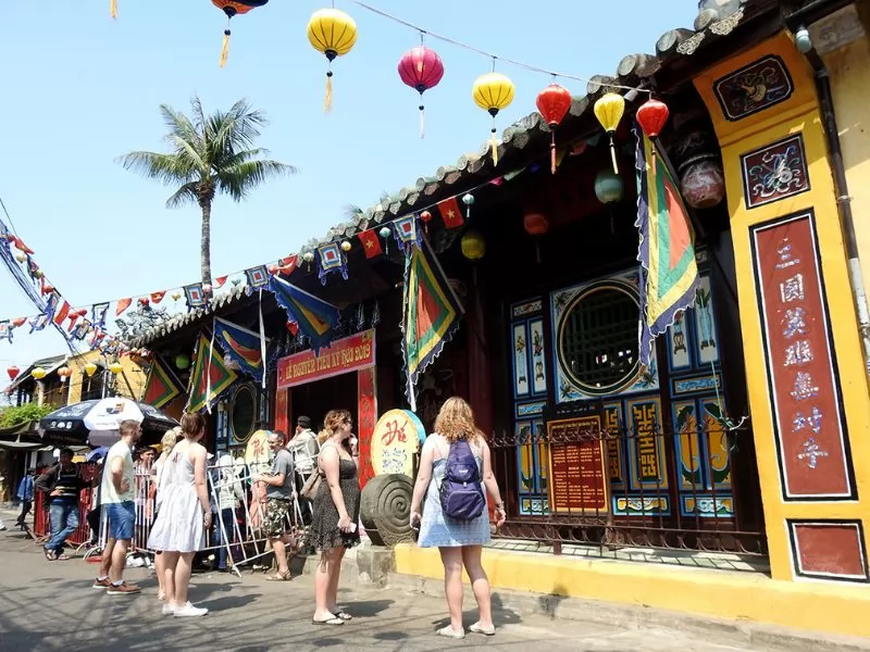 Khoảnh khắc y&ecirc;n b&igrave;nh của phố cổ Hội An, nơi thời gian dường như ngừng lại