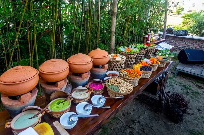 Kh&ocirc;ng gian đậm l&agrave;ng qu&ecirc; tại Veggie Hut