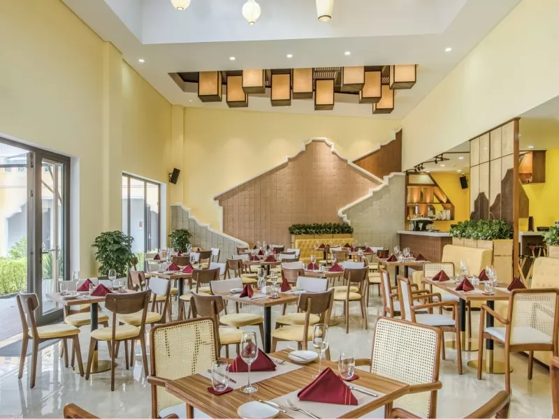 Kh&ocirc;ng gian hiện đại v&agrave; sang trọng b&ecirc;n trong nh&agrave; h&agrave;ng An Bistro