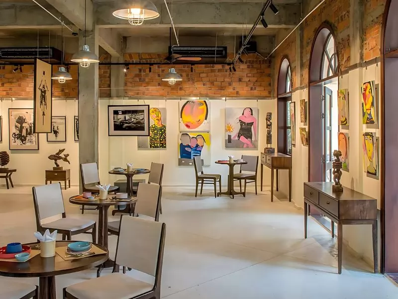 Kh&ocirc;ng gian nghệ thuật v&agrave; c&agrave; ph&ecirc; đầy cảm hứng tại Hoi An Art Caf&eacute;.