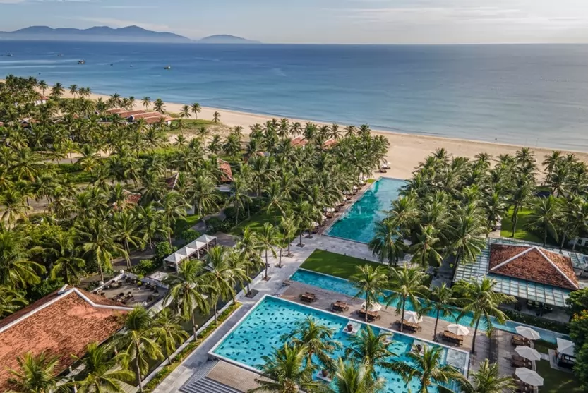 Four Seasons Resort sở hữu một trong những bể bơi v&ocirc; cực đẹp nhất thế giới