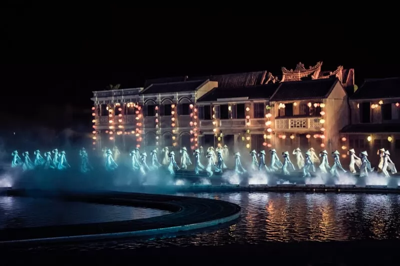 Khung cảnh ấn tượng của chương tr&igrave;nh biểu diễn thực cảnh - K&yacute; Ức Hội An