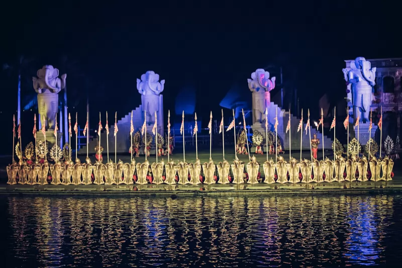 Sự ho&agrave;nh tr&aacute;ng của show K&yacute; Ức Hội An