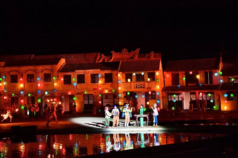 Hoi An memories - The show in Hoi An is considered the most impressive and satisfying