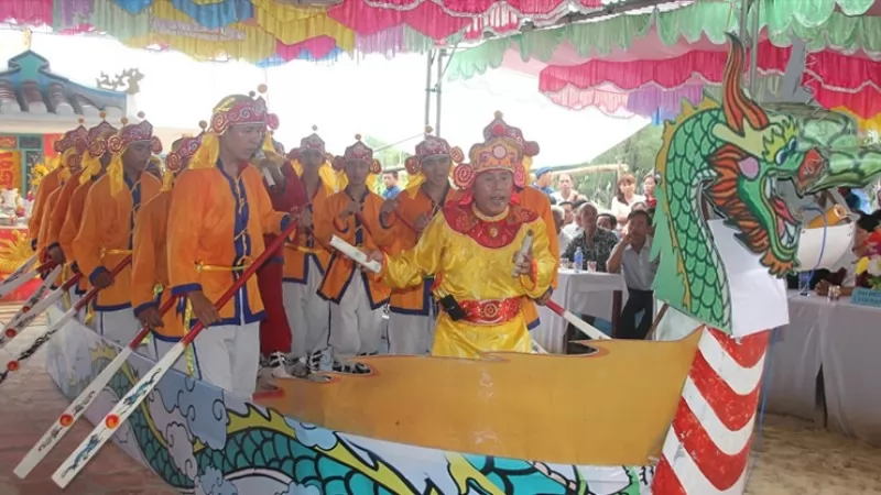 Lễ hội Long Chu nhận được nhiều sự quan t&acirc;m của người d&acirc;n v&agrave; du kh&aacute;ch