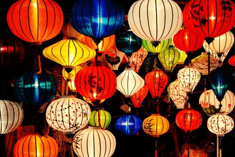 Lồng đèn nhiều màu sắc tại lễ hội lồng đèn