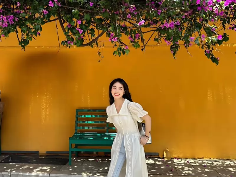 Lưu lại những khoảnh khắc đẹp c&ugrave;ng hoa giấy Hội An&nbsp;