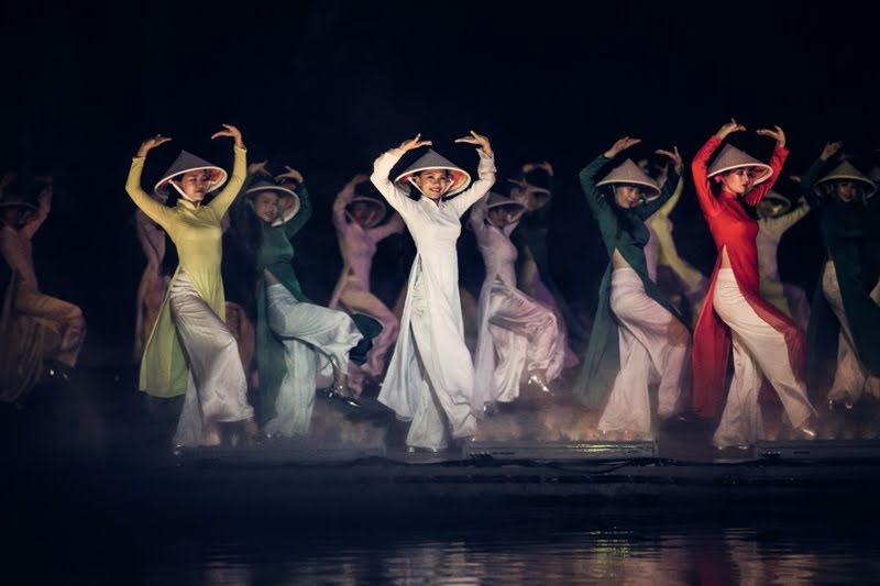 The Ao Dai show celebrates the timeless beauty of Vietnamese women
