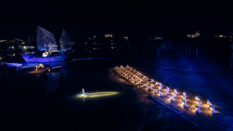 Mang theo những vật dụng cần thiết để có trải nghiệm thoải mái khi xem show