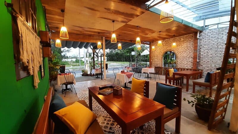 Không gian ấm cúng của quán Mate Restaurant And Coffee