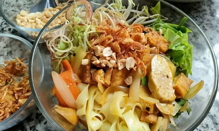 M&igrave; quảng chay Hội An l&agrave; một bản giao hưởng của hương vị