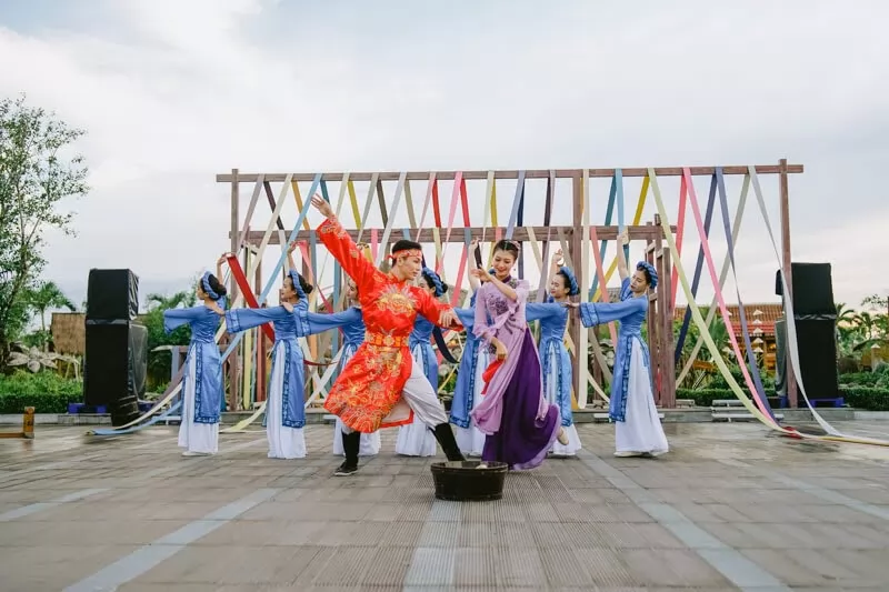 Feast your eyes on more than 20 unique Hoi An mini shows at the Hoi An Impression Theme Park
