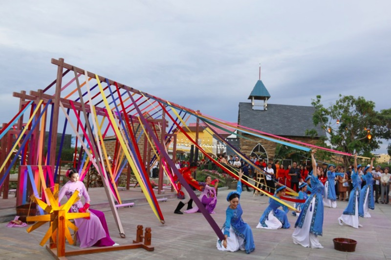 Minishow Chuyện tình Bà chúa Tằm Tang