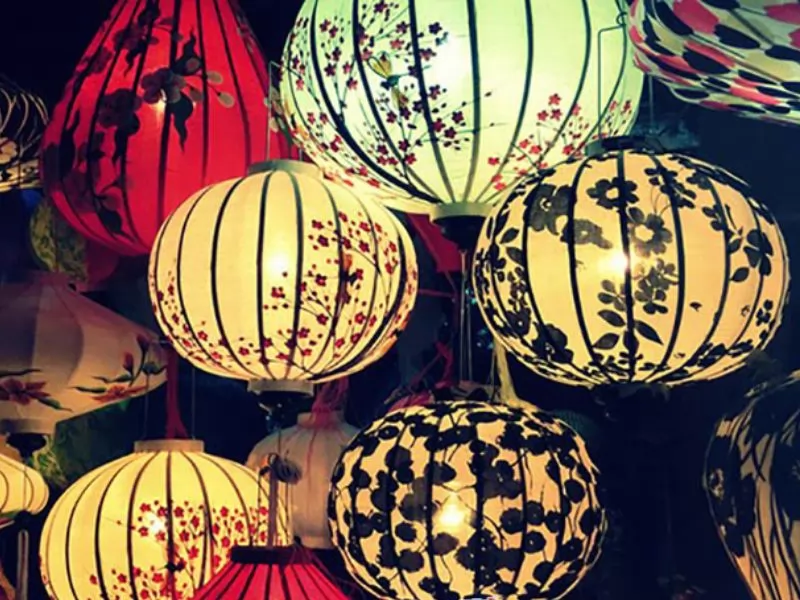 Mỗi chiếc đ&egrave;n lồng l&agrave; một t&aacute;c phẩm nghệ thuật