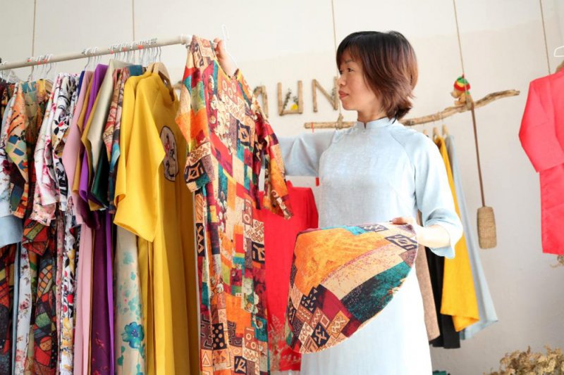 Mỗi sản phẩm đều là dấu ấn riêng của du khách cùng Hội An thân thương