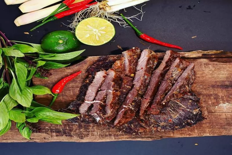 M&oacute;n ăn hấp dẫn thực kh&aacute;ch kh&ocirc;ng thể bỏ lỡ khi đến Hội An.