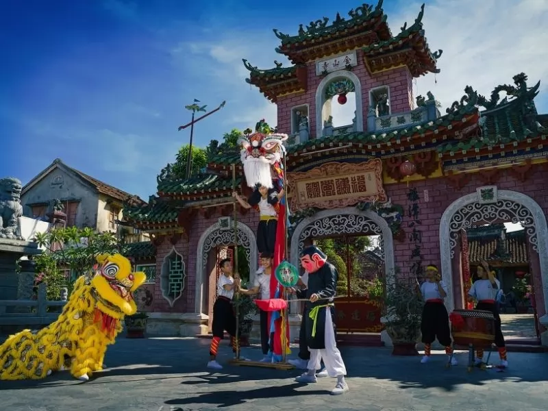 M&uacute;a Thi&ecirc;n Cẩu cầu ch&uacute;c may mắn, b&igrave;nh an.