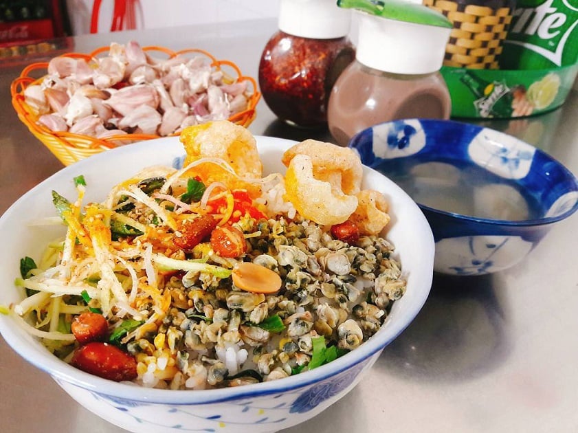 Mussel Rice - a specialty of Hoi An not to be missed