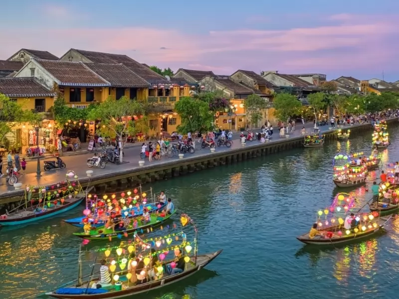 Nét đẹp cổ kính thơ mộng của Hội An nổi bật bên dòng sông Hoài