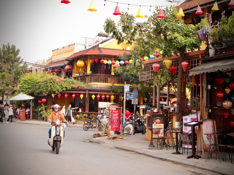 Nét thanh bình vốn có của Hội An dẫu cho ngày Tết nhộn nhịp