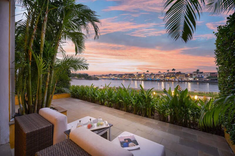 Khung cảnh lãng mạn khi ngắm hoàng hôn tại resort ở Hội An