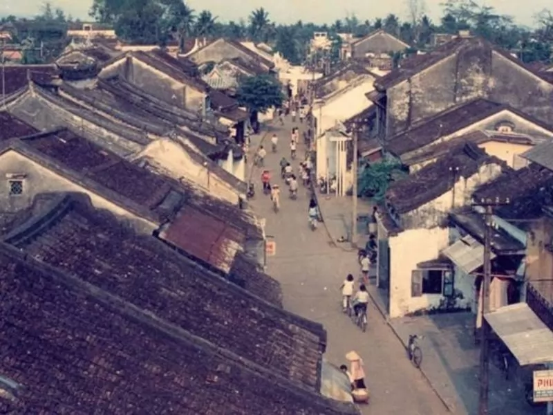 Nguyen Thai Hoc Street corner in old Hoi An