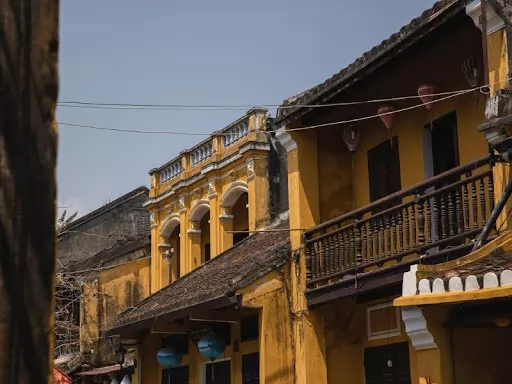 Nh&agrave; cổ Hội An c&oacute; hệ thống m&aacute;i ng&oacute;i &acirc;m dương với nhiều lớp ng&oacute;i xếp chồng l&ecirc;n nhau