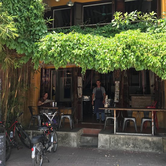 Nhà hàng Le Cabanon Hội An là nơi mang đến những trải nghiệm ẩm thực Pháp sang trọng