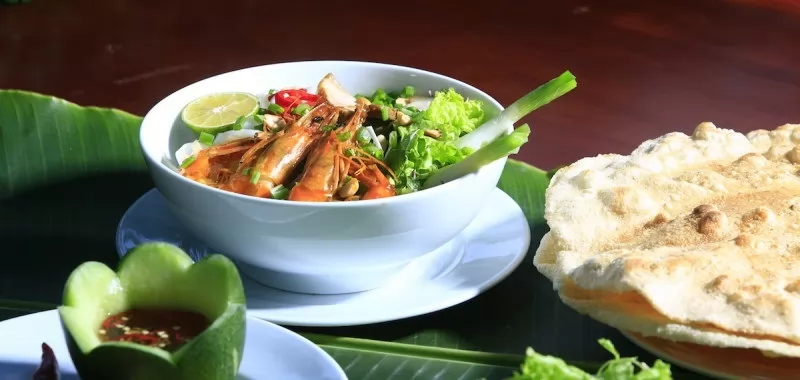 Nh&agrave; h&agrave;ng N&oacute;n L&aacute;