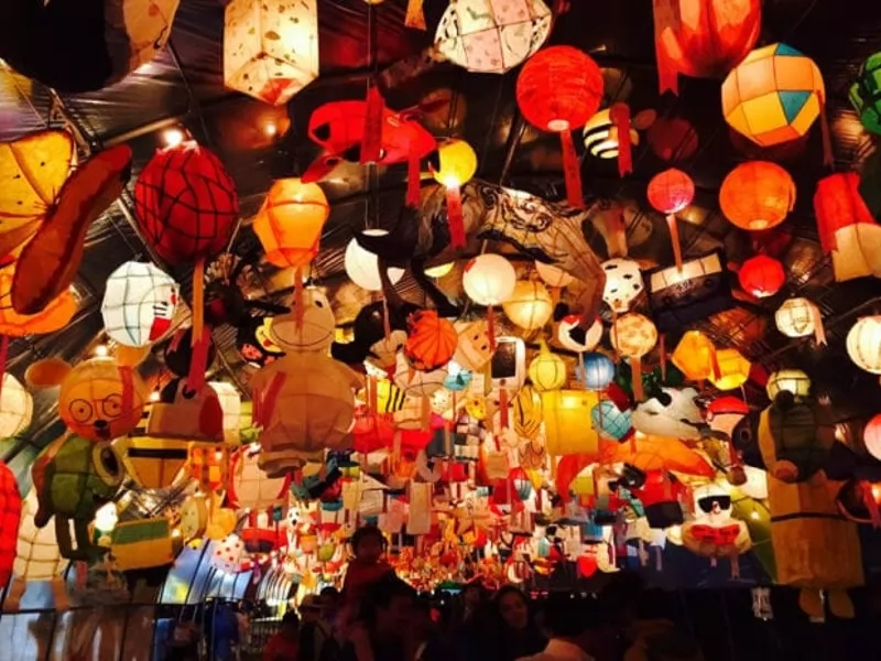 Những chiếc đ&egrave;n lồng rực rỡ