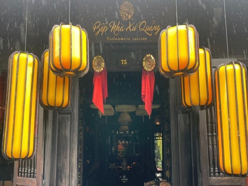 Những gia đình có hoạt động giao thương càng đặc biệt có niềm tin vào đôi mắt đặt ở nơi giao thoa của ngôi nhà