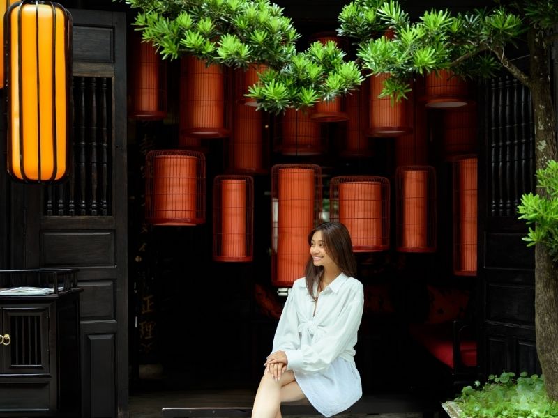 Những khoảnh khắc check in Hội An của bạn sẽ thêm hoàn hảo với những bộ trang phục thoáng mát và thoải mái